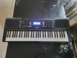 Yamaha Portable Keyboard E373 - thumbnail 2
