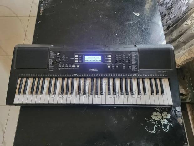 Yamaha Portable Keyboard E373 - main view