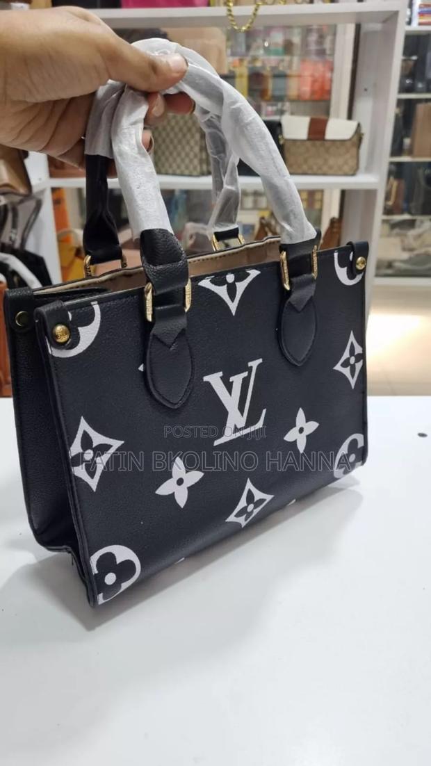 Quality Black Louis Vuitton Handbag - thumbnail 2