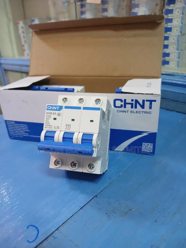 Breaker 3pole - main view