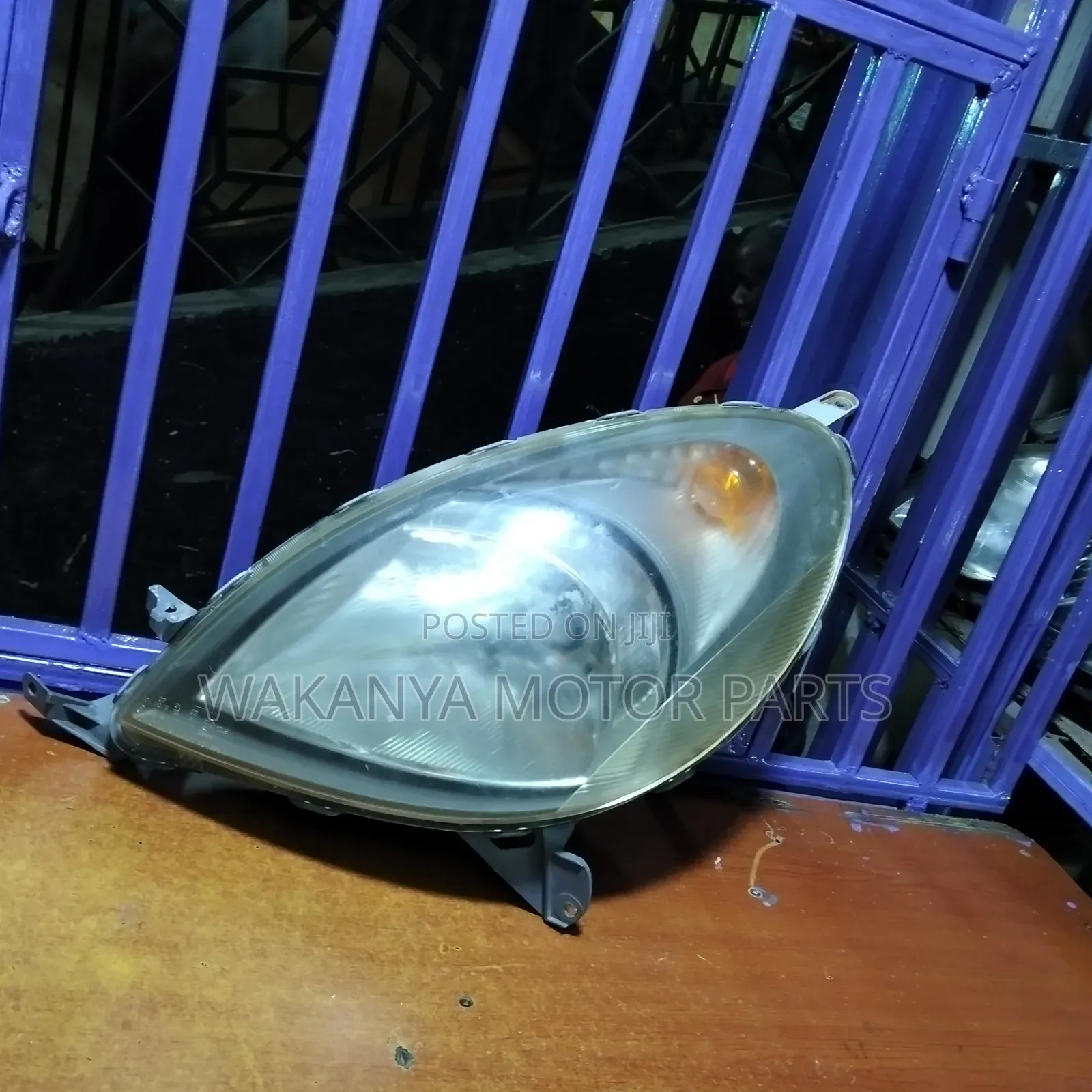 Toyota Funcargo Non Zenon Headlight Model 1999/2000