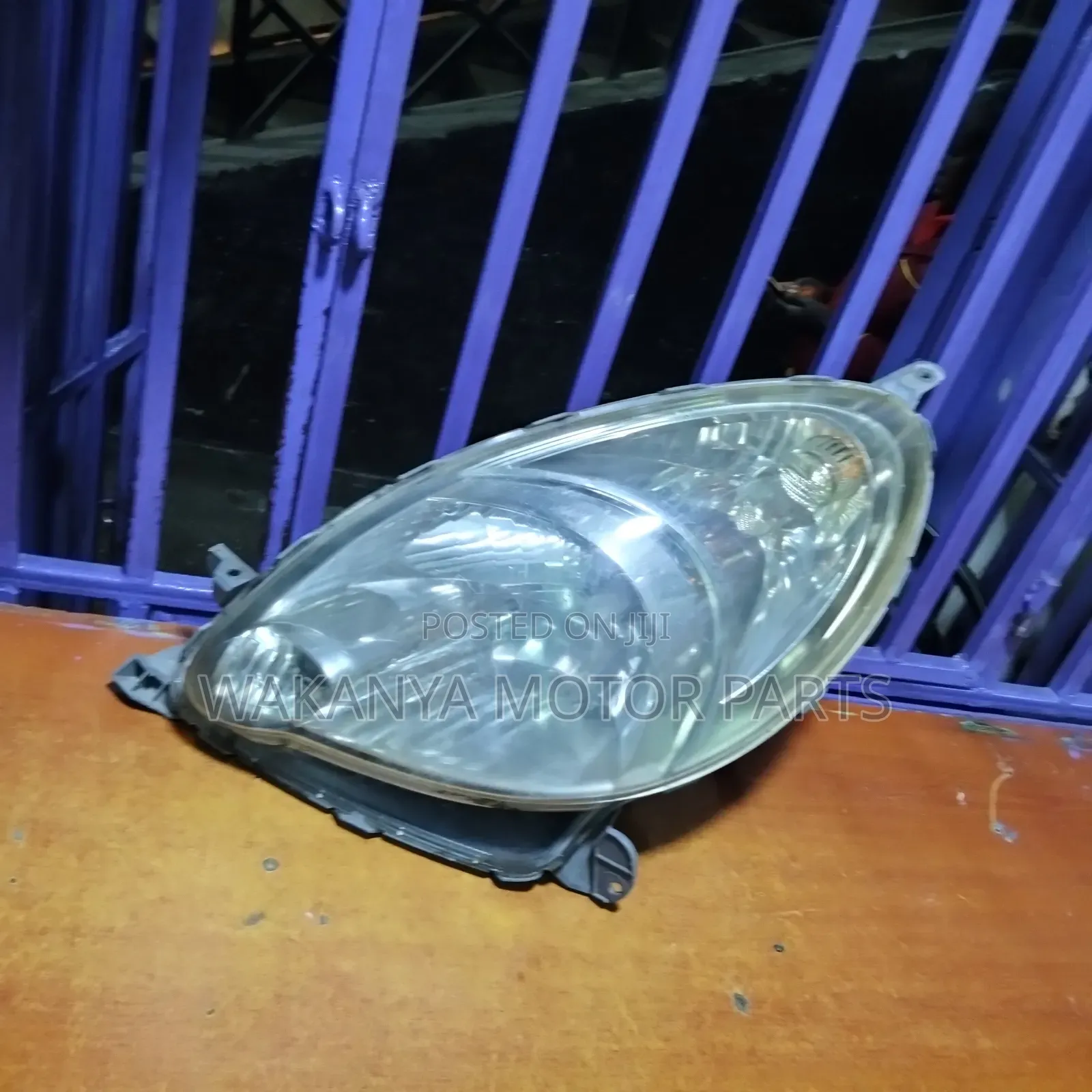 Toyota Funcargo Non Zenon Headlight Model 2004/2006