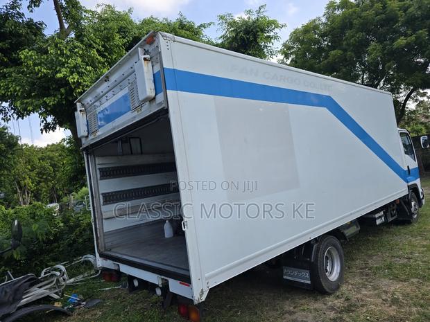 Isuzu FRR Freezer - thumbnail 6