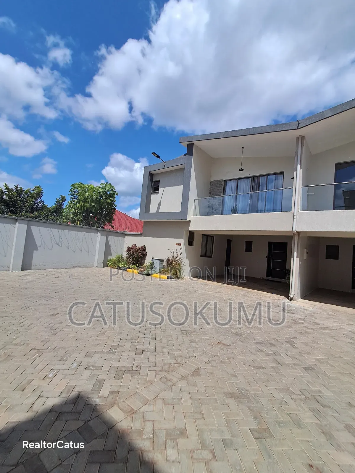 5bdrm Maisonette in Gateway Mall Area for rent