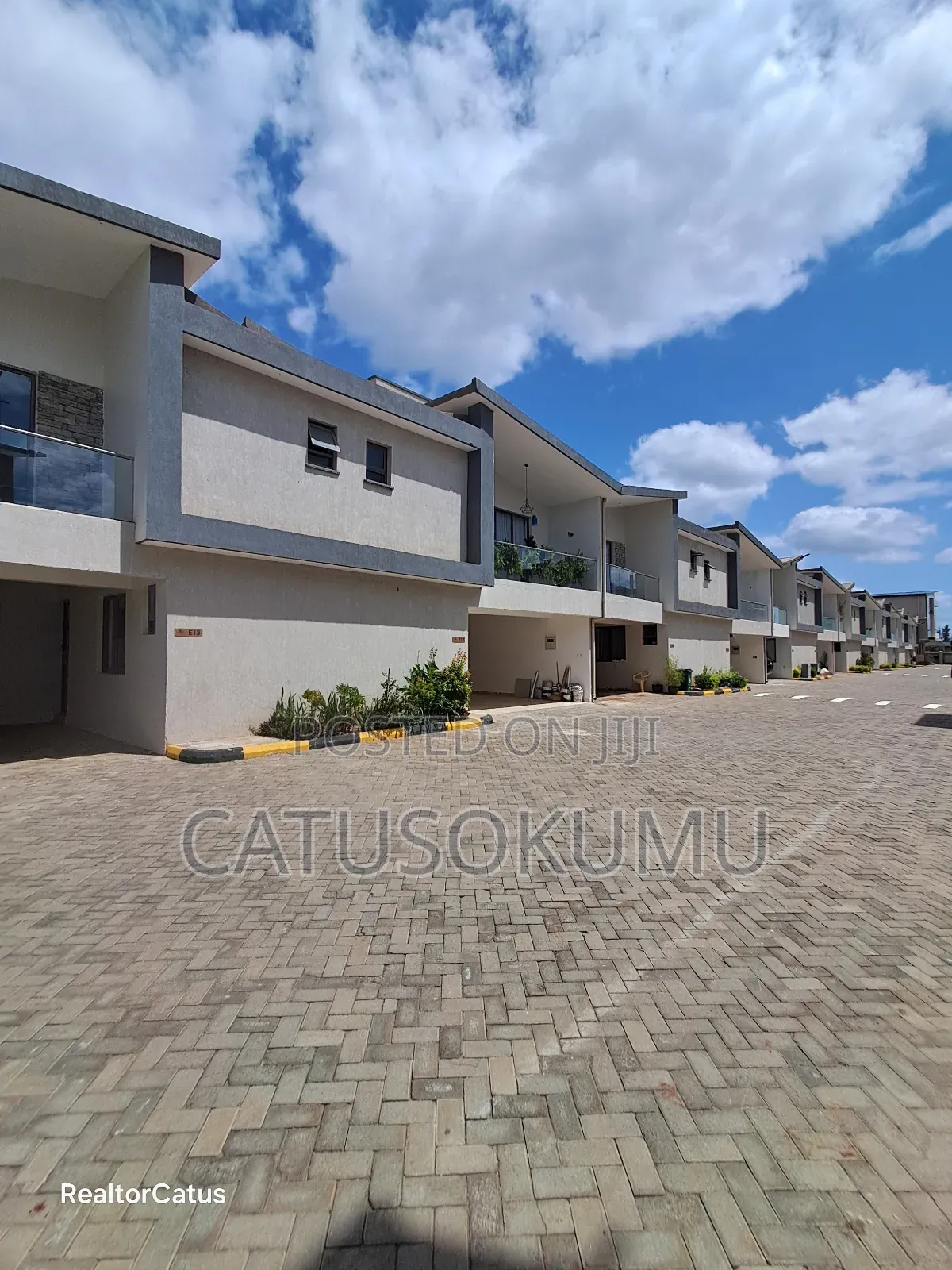 5bdrm Maisonette in Gateway Mall Area for rent