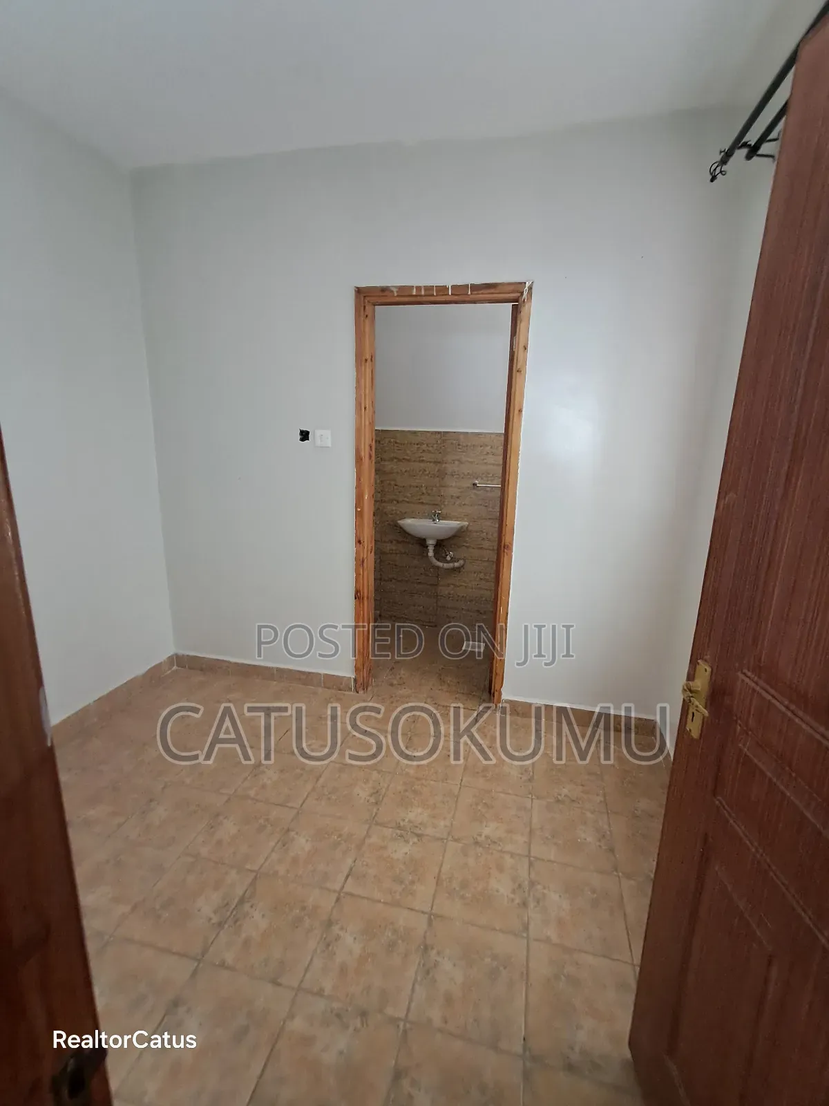 5bdrm Maisonette in Gateway Mall Area for rent