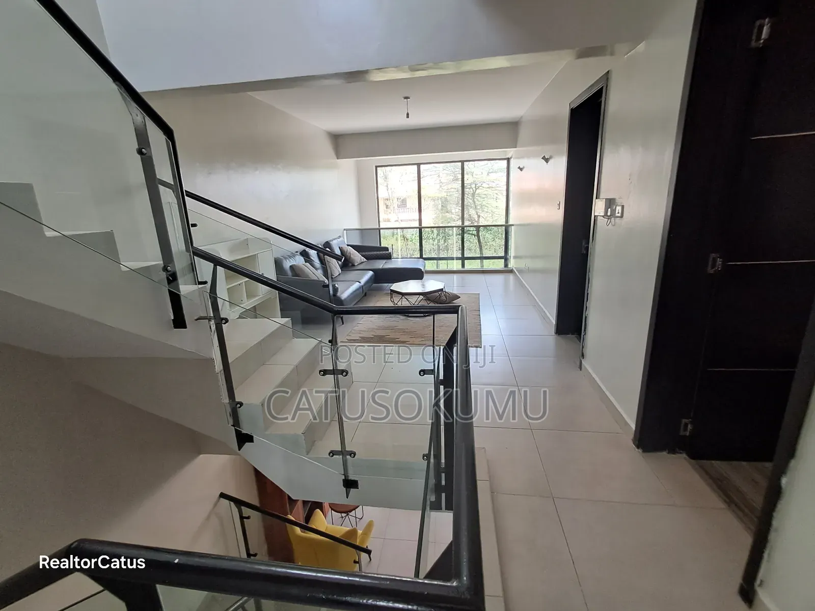5bdrm Maisonette in Gateway Mall Area for rent