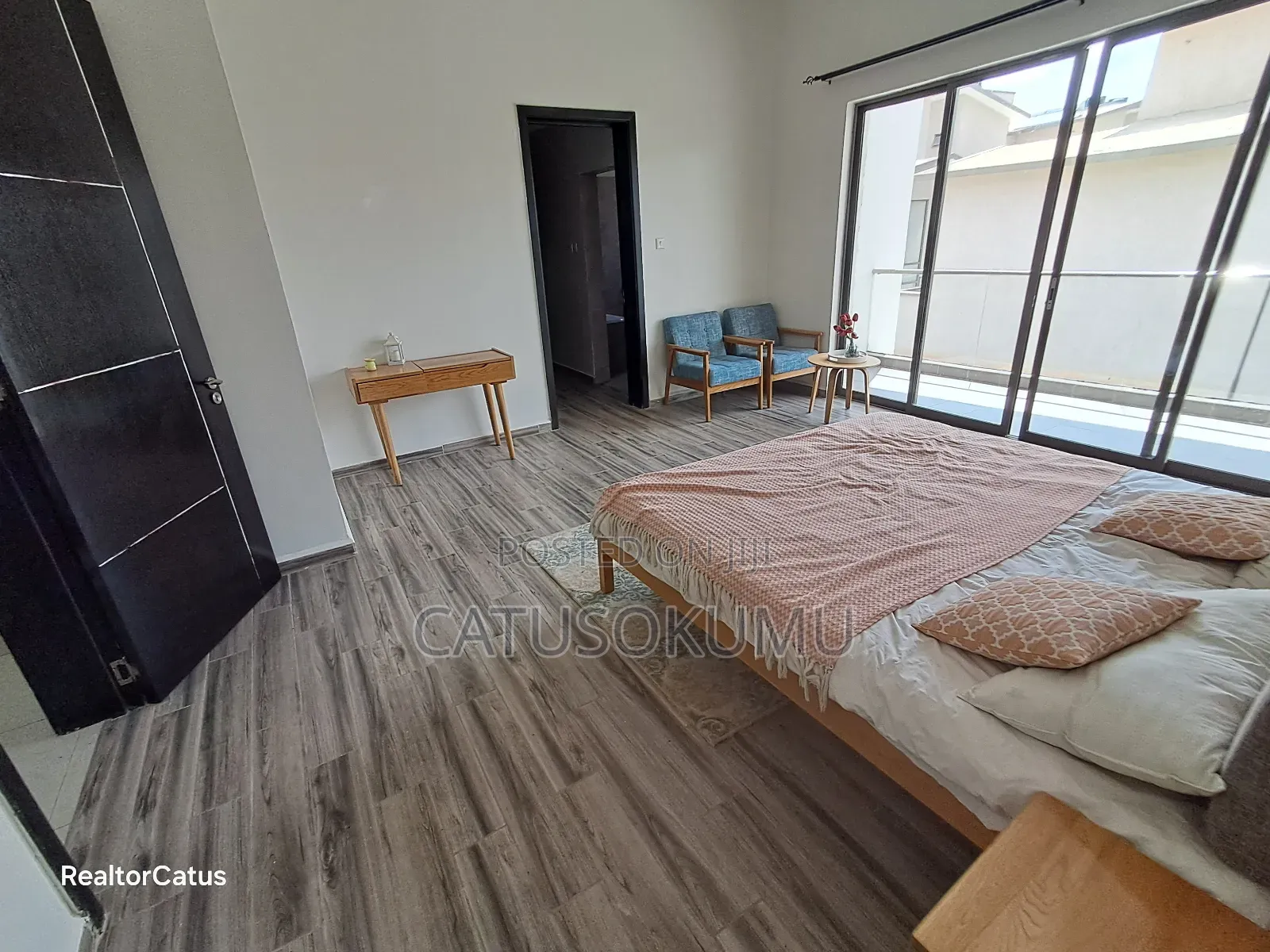 5bdrm Maisonette in Gateway Mall Area for rent