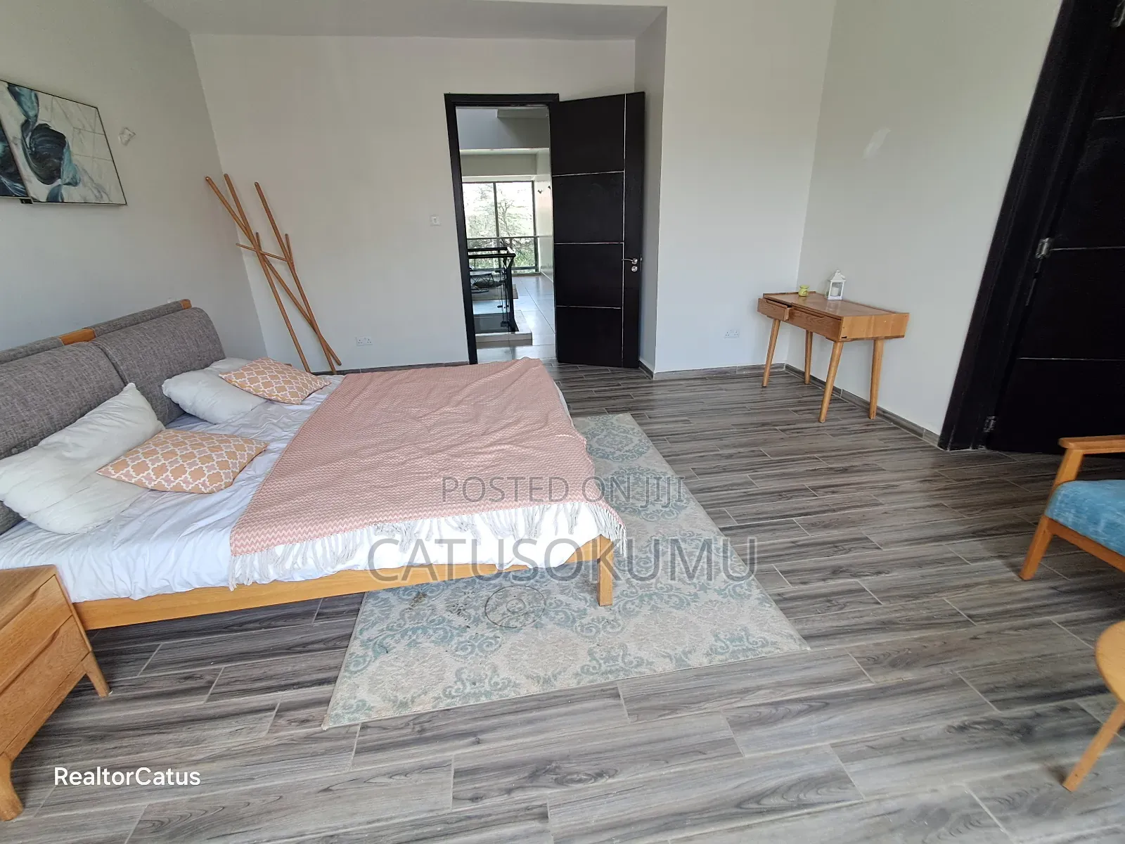 5bdrm Maisonette in Gateway Mall Area for rent