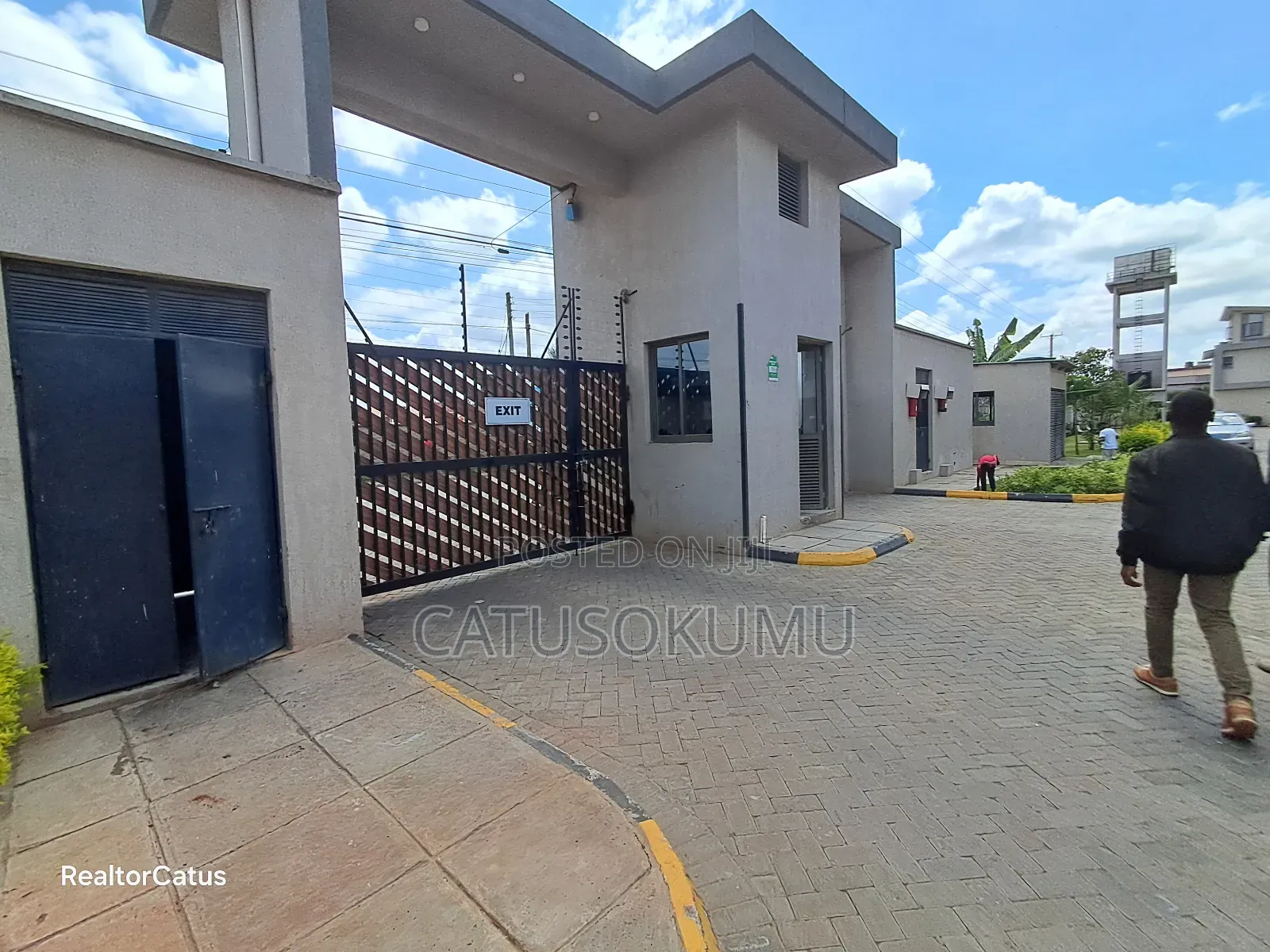 5bdrm Maisonette in Gateway Mall Area for rent