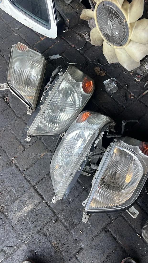 Toyota Dyna Headlight - thumbnail 2
