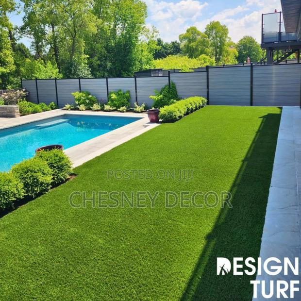 Pool Side Bliss Turf - main view