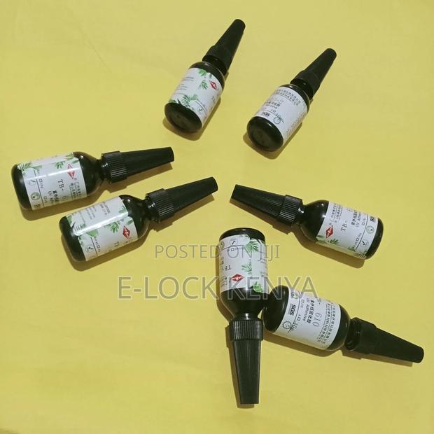 Powerful Adhesive Bond Glue for Windscreen Cracks Repair