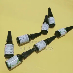 Tough Bonding Glue for Windscreen Cracks