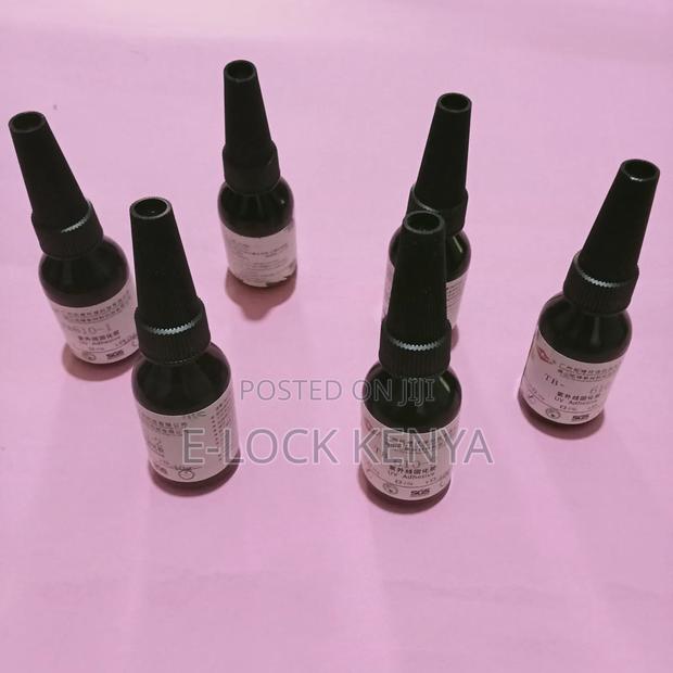 Bonding Glue for Automobiles Windshield Crack