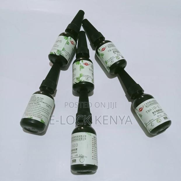Waterproof Glue for Bonding Windscreen Cracks - main view