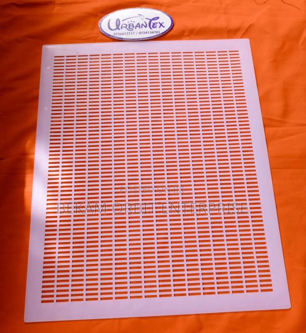 Lightweight Plastic Queen Excluder - main view