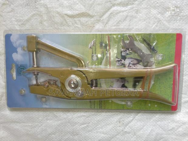 Livestock Ear Tag Applicator Vertical Hydraulic Tag Tool