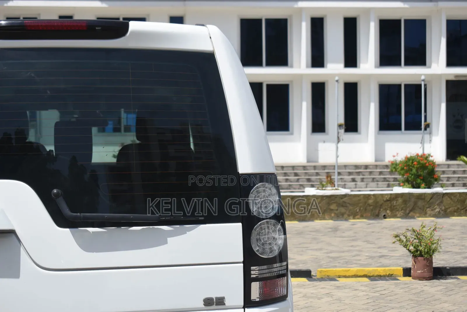 Land Rover Discovery 2015 White