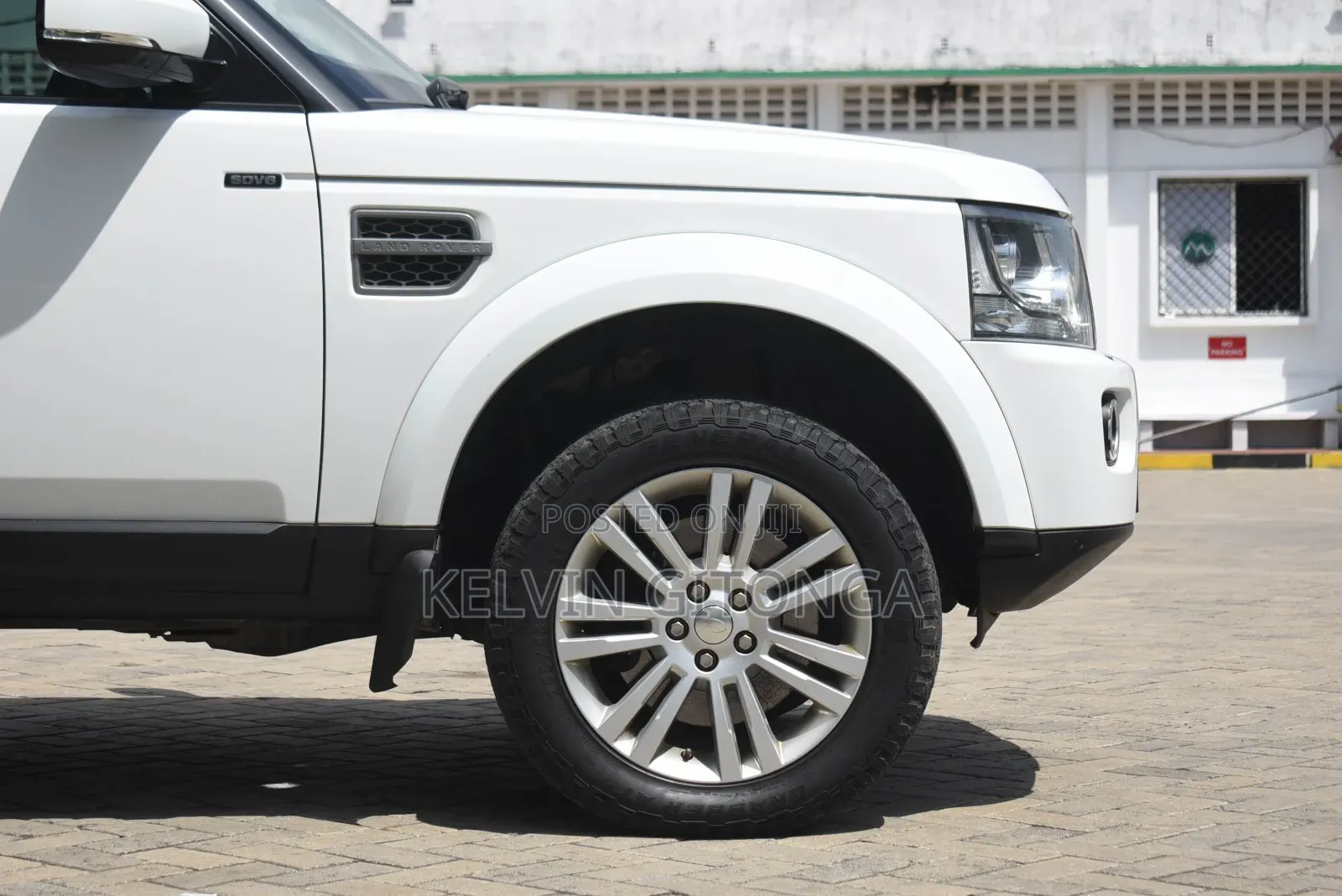 Land Rover Discovery 2015 White
