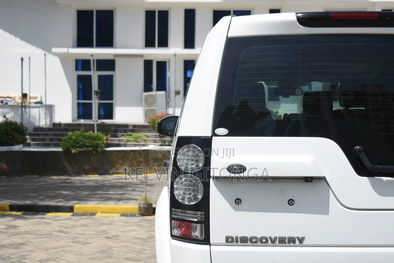 Land Rover Discovery 2015 White