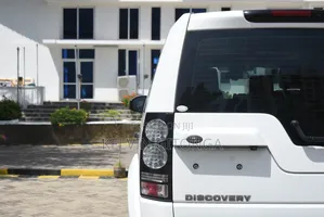 Land Rover Discovery 2015 White