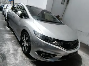 Honda Fit Shuttle 2018 Silver
