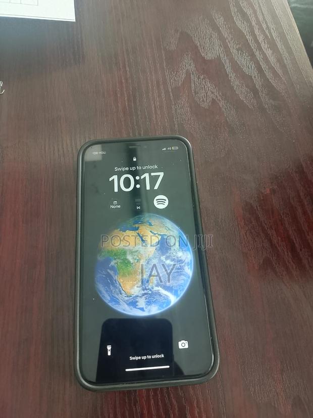 Apple iPhone 11 64 GB Black - main view