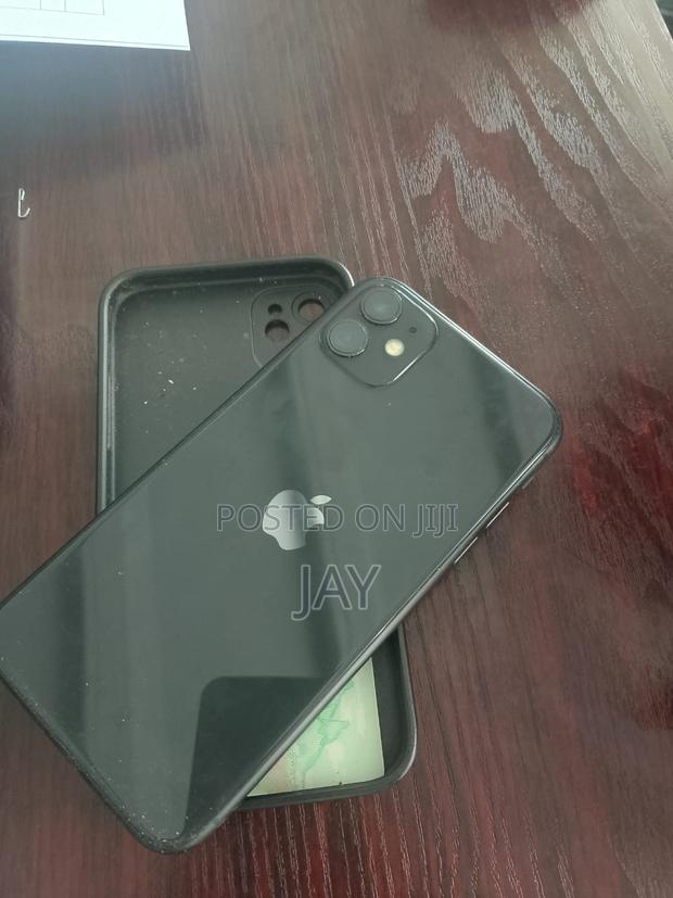 Apple iPhone 11 64 GB Black - thumbnail 3