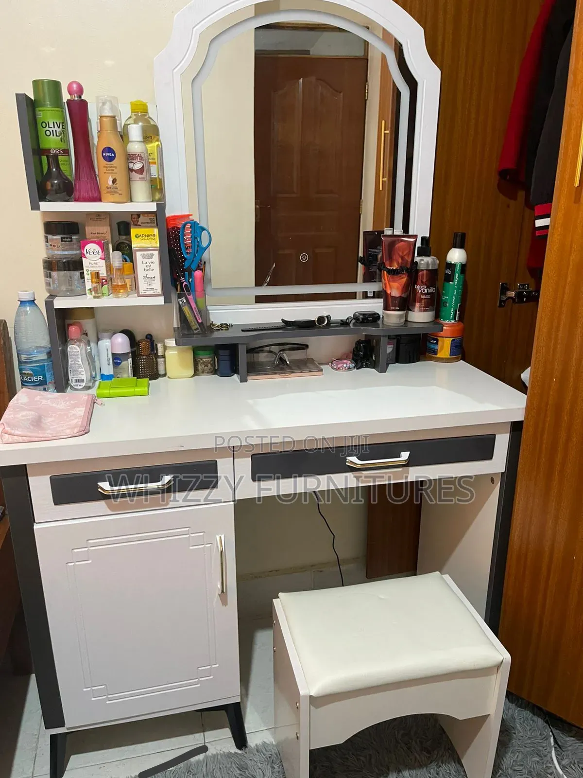 Modern Dressing Table (Dressing Mirror