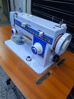 Zigzag Sewing Machine With Table
