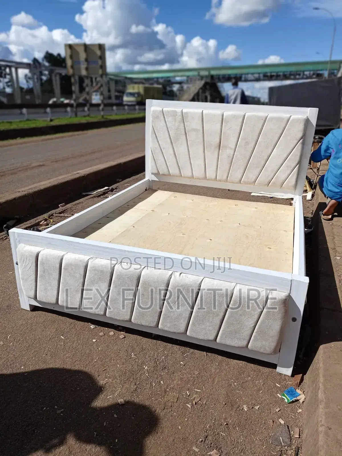 Cream White Chester Bed