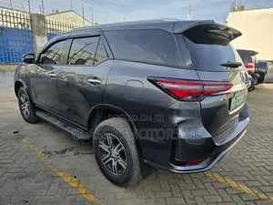 Toyota Fortuner 2.8 D AWD 2018 Gray