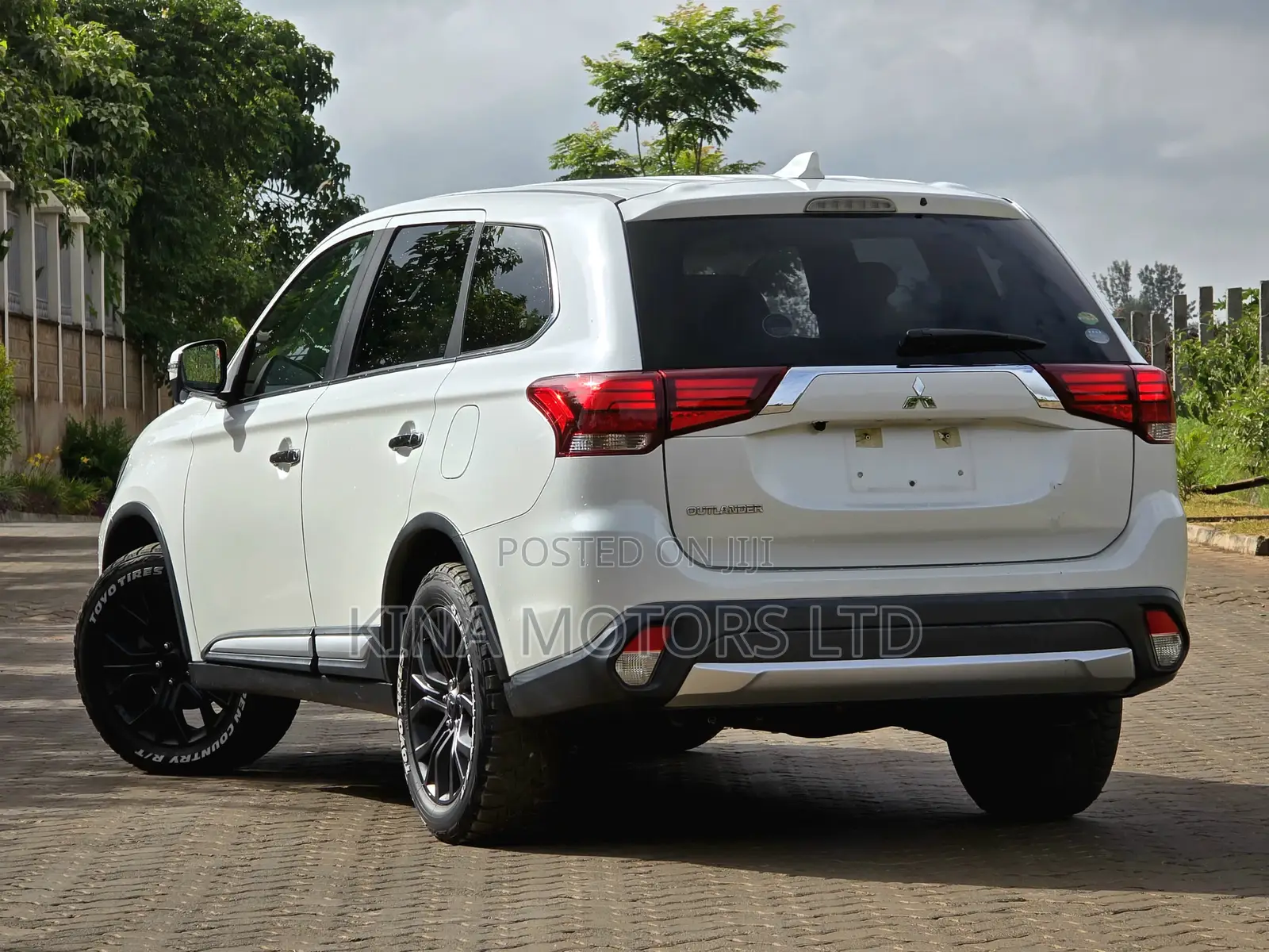 Mitsubishi Outlander 2017 White