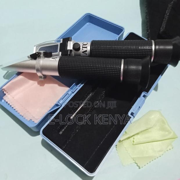 2 Scales Salinity Refractometer - main view