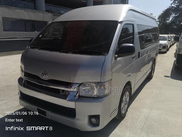 Toyota HiAce 2017 Silver - thumbnail 2