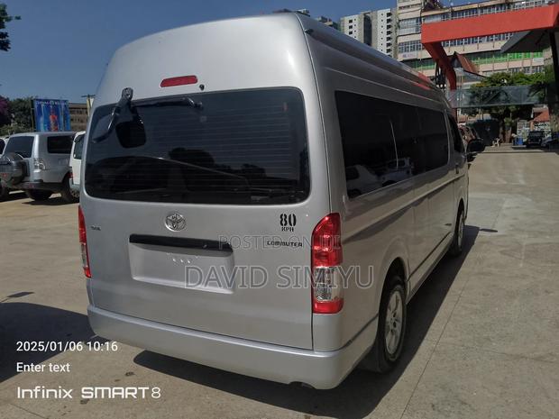 Toyota HiAce 2017 Silver - thumbnail 4