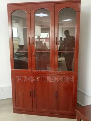 Sleeky Mahogany 3 Door Bookshelf