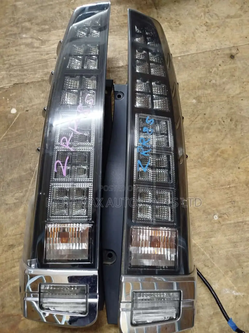 Voxy ZRR85 Tail Lights