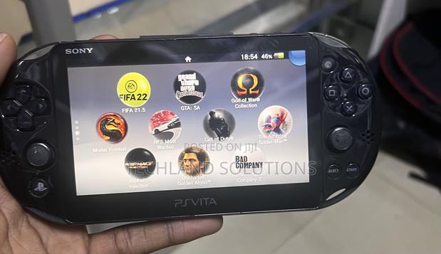 Chipped Ps Vita Used - main view