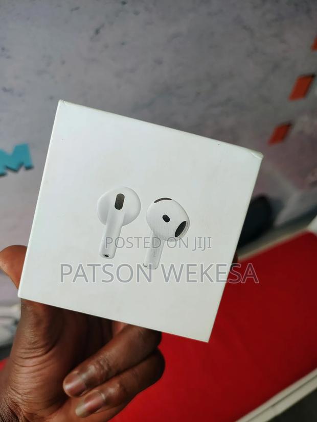 Apple Airpods 4 2024 - main view