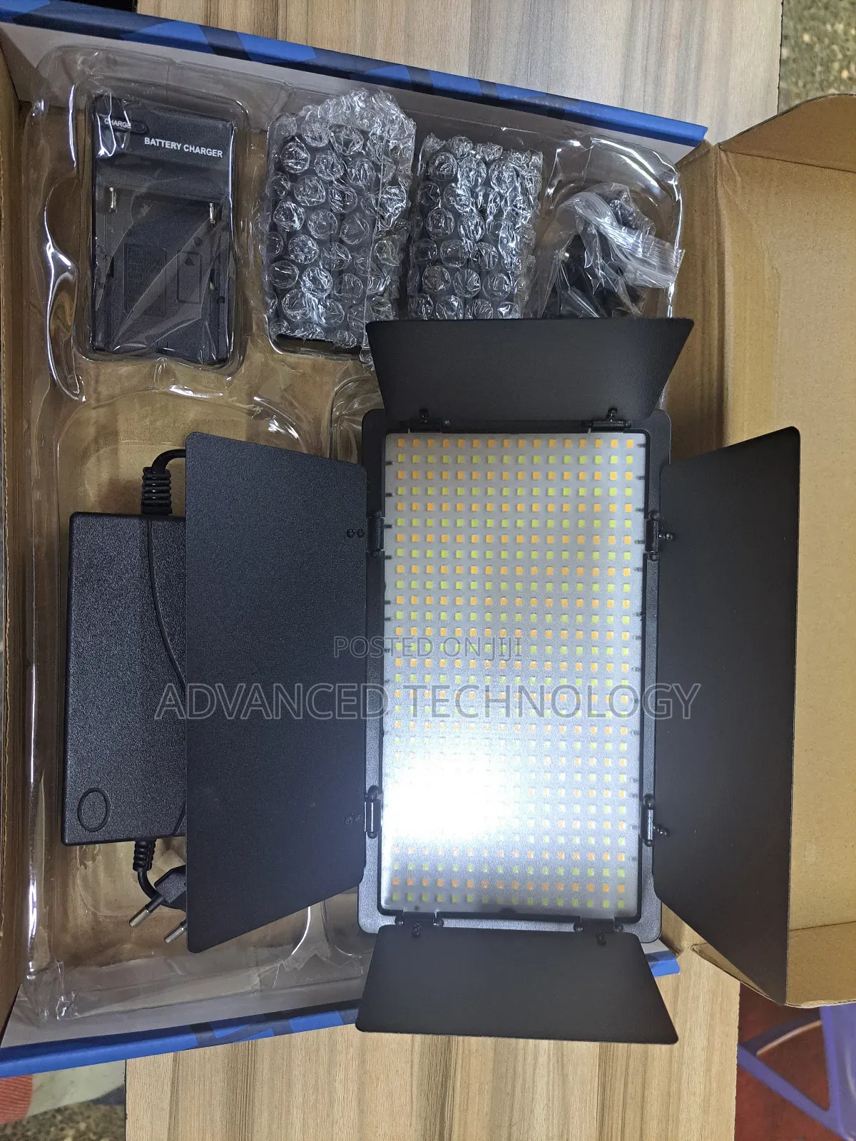 Pro Led 600 Video Light With Batteries Charger ,Adapter