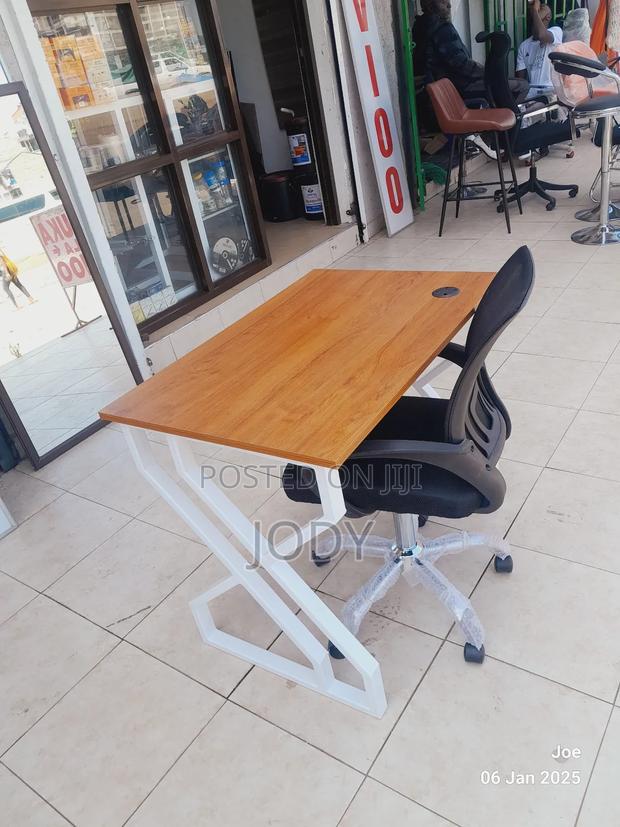 Modern Office Mesh Chair and Quality Task Desk - main view