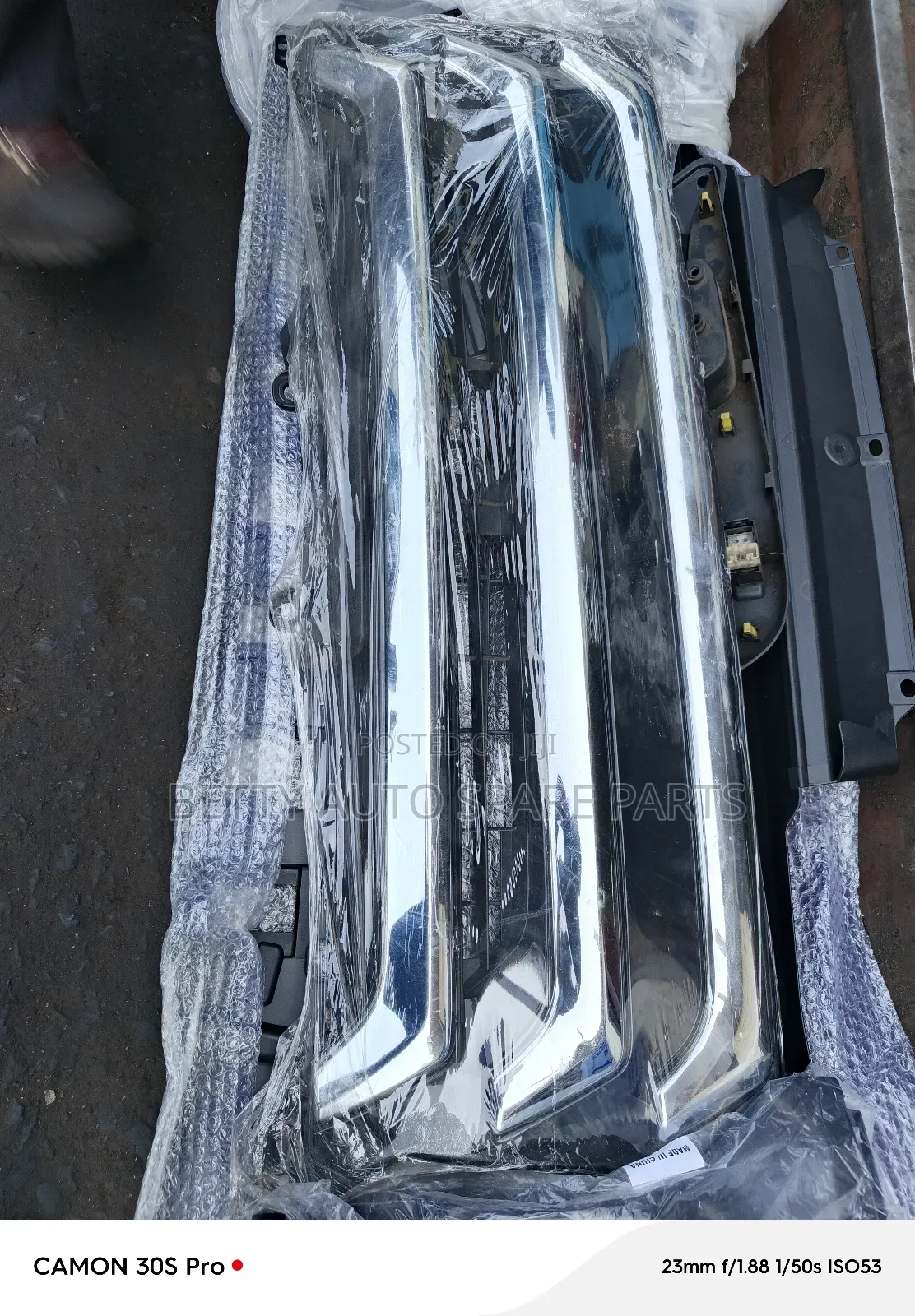 Toyota Hiace 7 L Grill New Model
