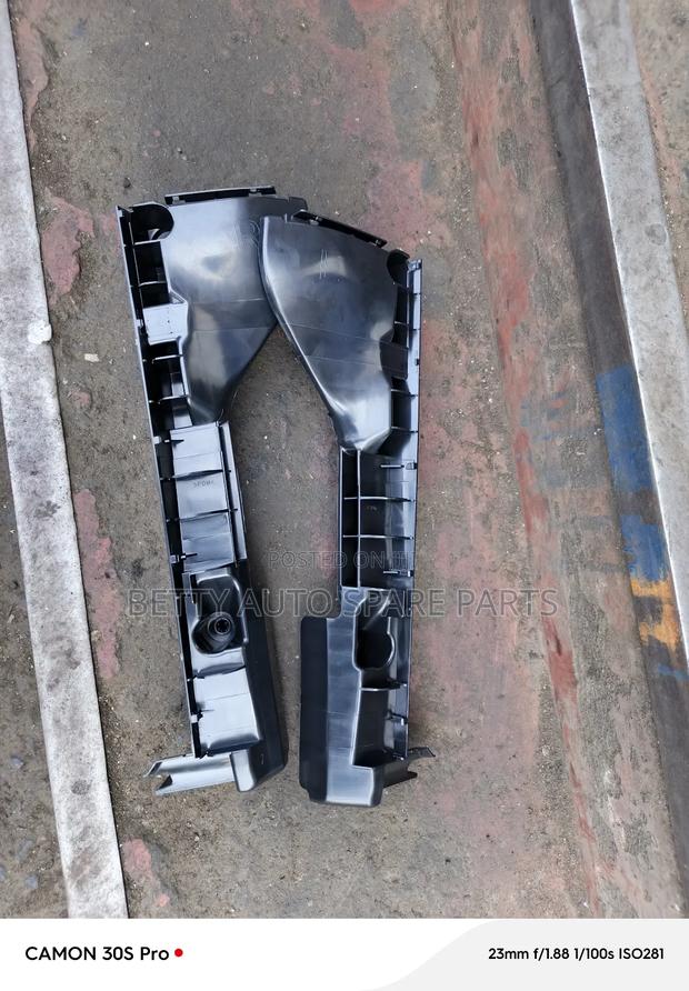 Toyota Hiace Bumper Slide - thumbnail 2