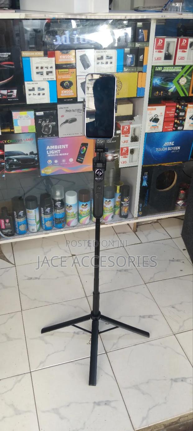 Latest Tripod/Selfie Stick Live Streaming With Face Tracking - thumbnail 2