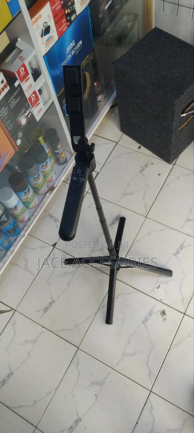 Latest Tripod/Selfie Stick Live Streaming With Face Tracking - thumbnail 3
