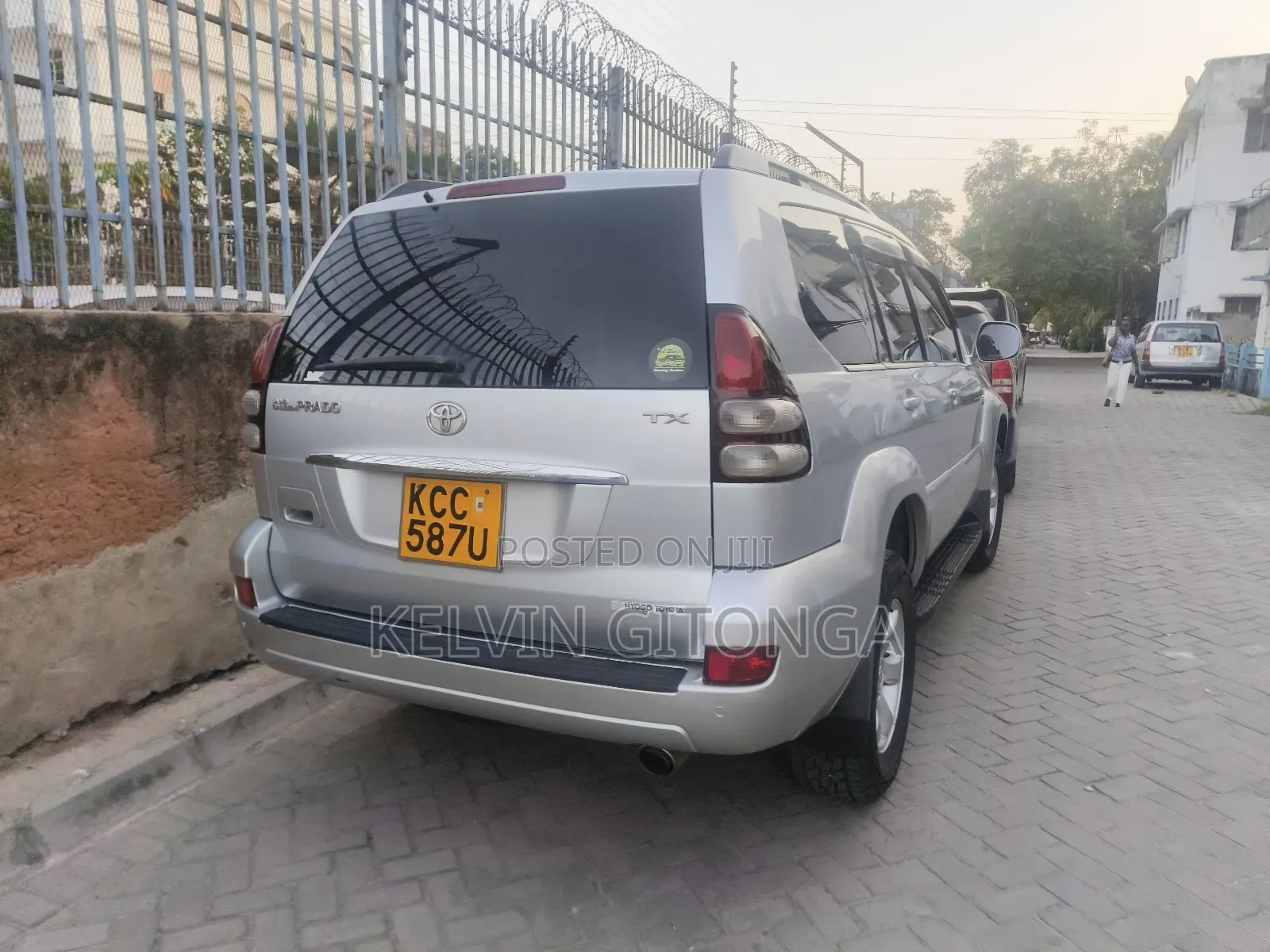 Toyota Land Cruiser Prado 2011 Silver