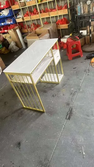 Manicure Table