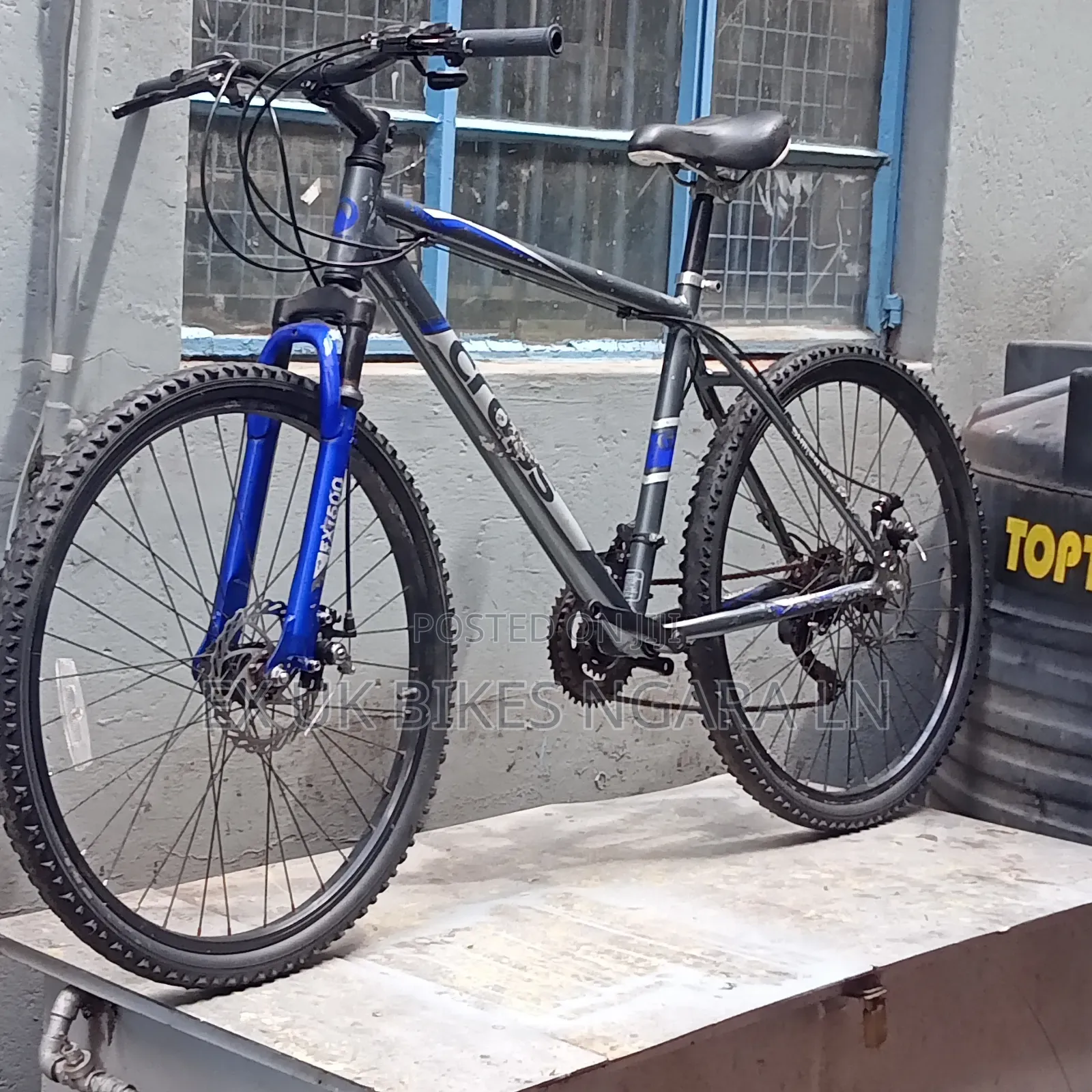 Ex Uk Size 26 Cross Bicycle With Dual Disc